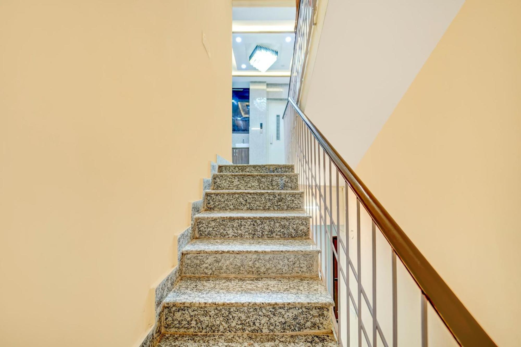 Super Townhouse Anisabad Near Mahavir Sansthan Khagaul Dış mekan fotoğraf